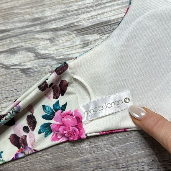 Macadamia• medium• bikini top• NEW w/o tags• great pattern & colors! - Picture 5 of 9